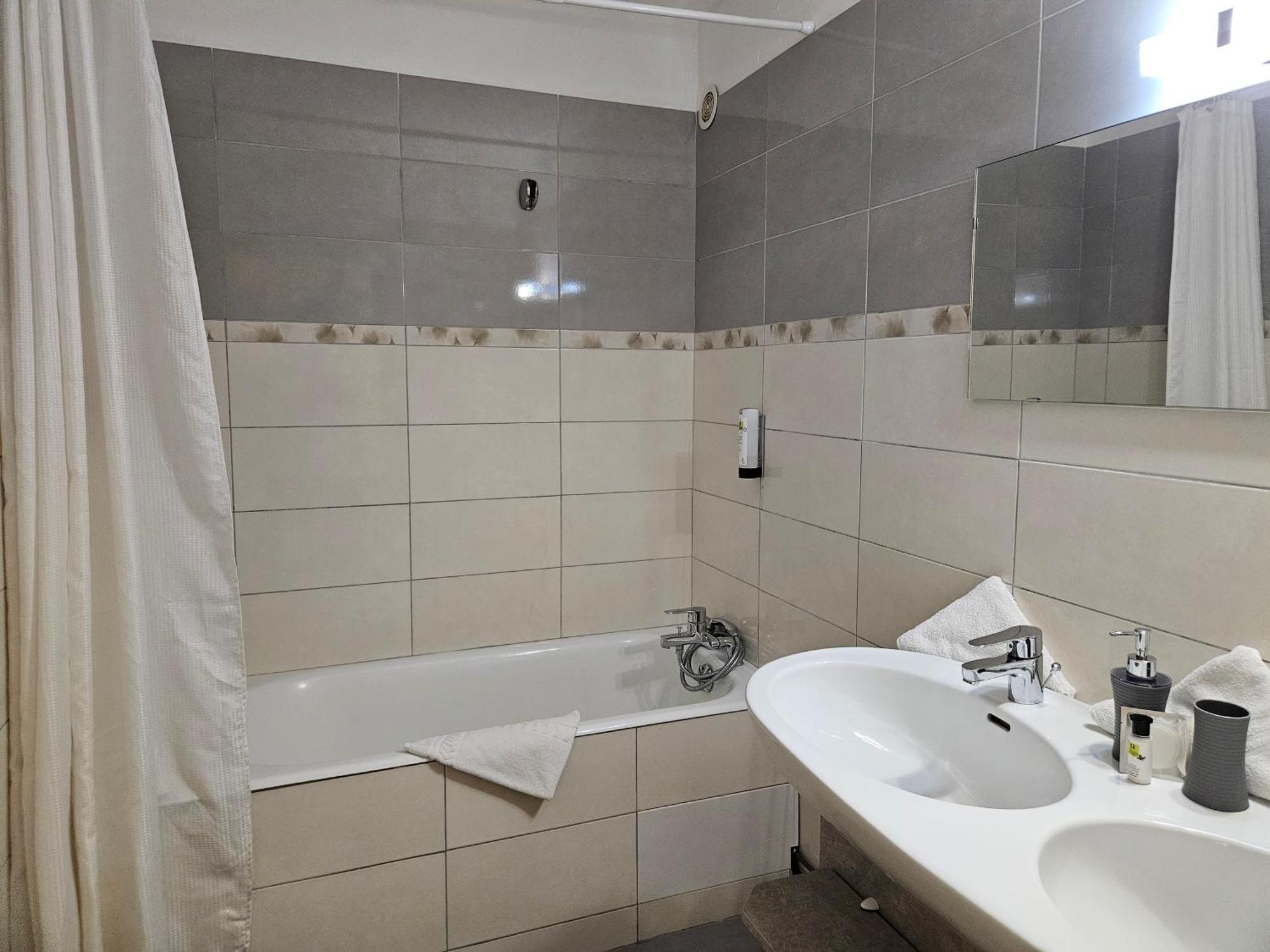 Hotel Le Mont Barral Creyers Екстериор снимка