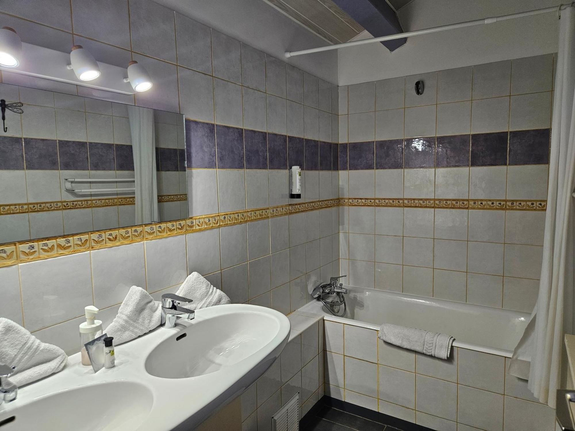 Hotel Le Mont Barral Creyers Екстериор снимка