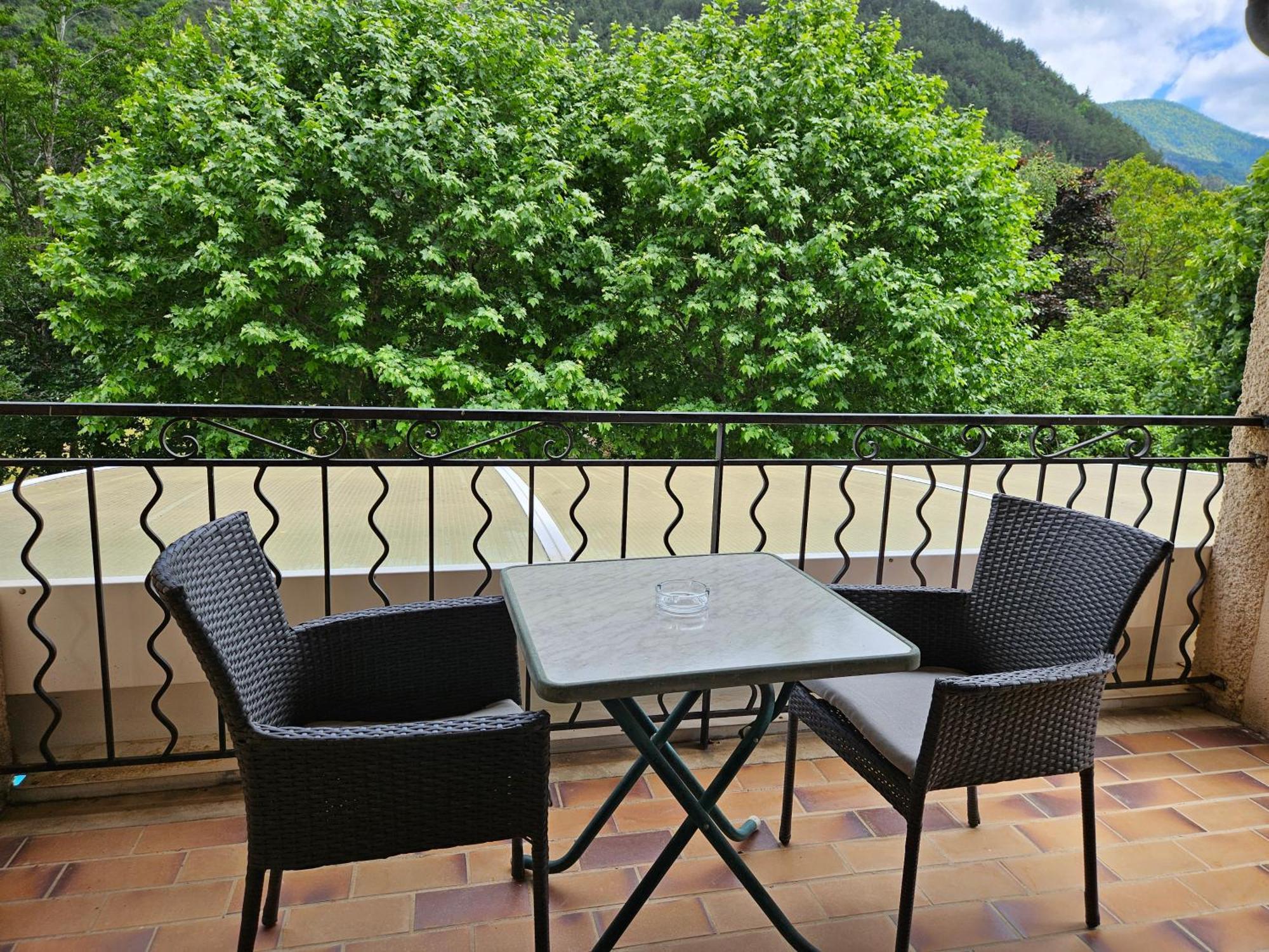 Hotel Le Mont Barral Creyers Екстериор снимка